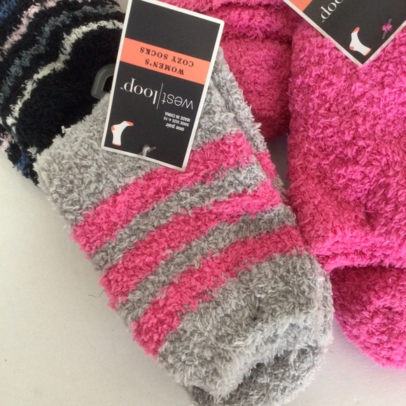 BUNDLE OF 5 NEW PAIRS OF COZY SOCKS ALL NWT - Picture 2 of 3